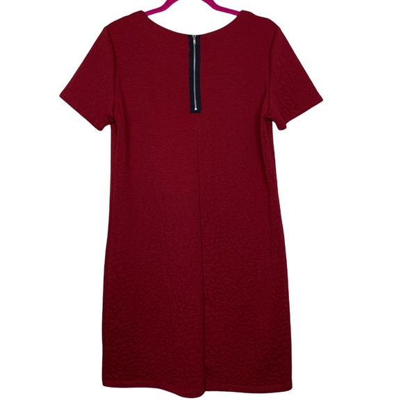 Gilli Red Textured Leopard Printed Short Sleeve Exposed Zip Stretchy Shift Dress - Picture 3 of 8